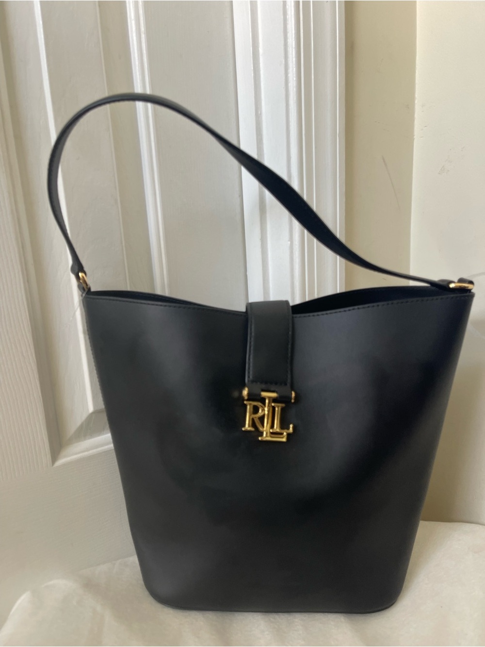 Ralph Lauren Black Bucket Shoulder Bag with Gold RL Logo - Picture 5 of 10